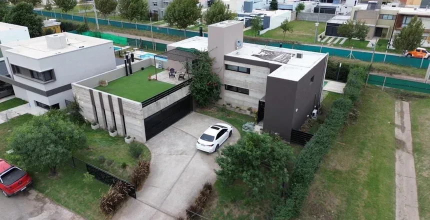 VENTA CASA 3 DORM 3 BAÑOS COCHERA DOBLE GRAN TERRENO LA MORADA VILLA ALLENDE