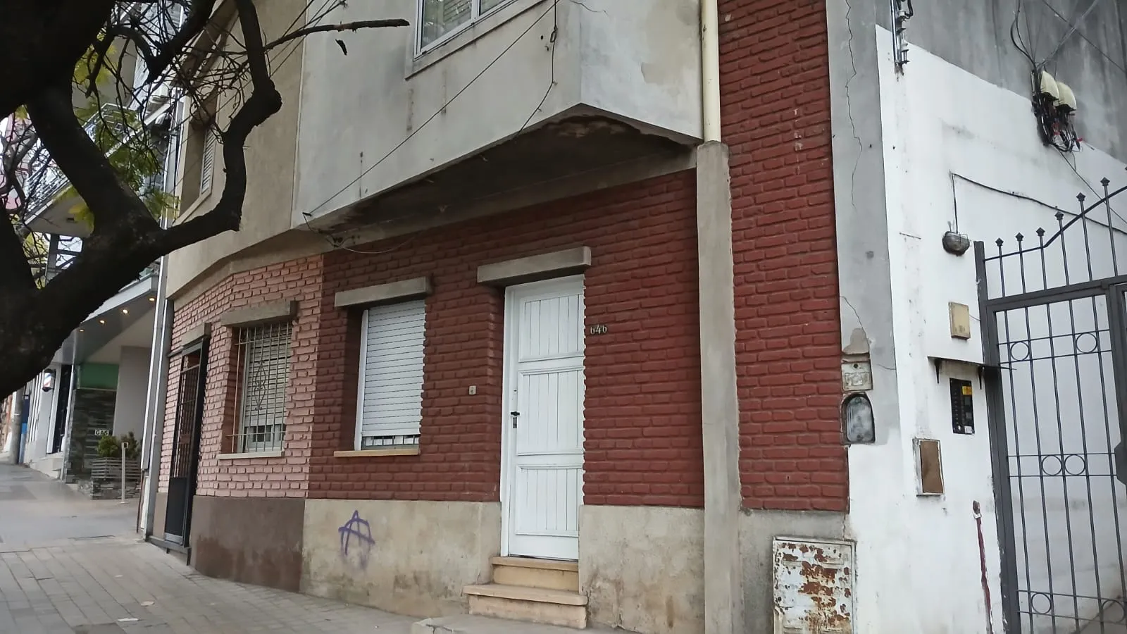 CASA EN ALQUILER SOBRE PRINCIPAL AVENIDA!!!