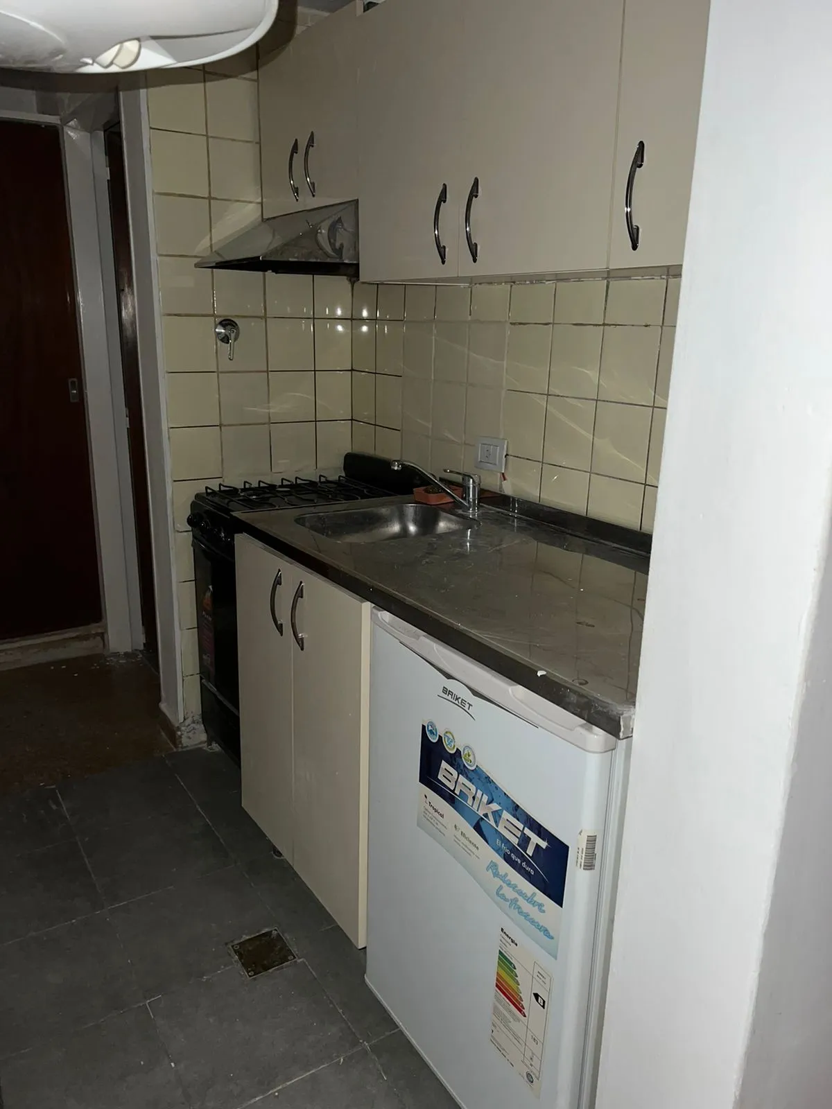 MONOAMBIENTE - CASEROS 45, TERCER PISO D (CENTRO)