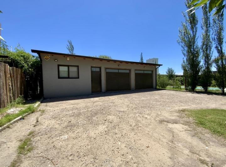 Casa · 140m² · 6 Ambientes · 4 Cocheras