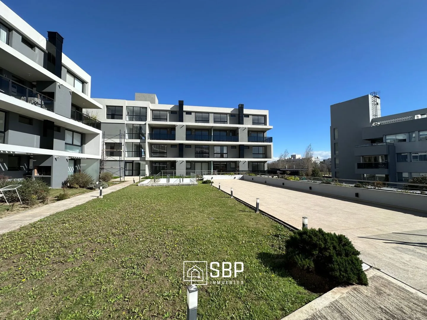 Departamento de dos pisos | 2 Dorm | Seguridad 24 hs | Manantiales 1