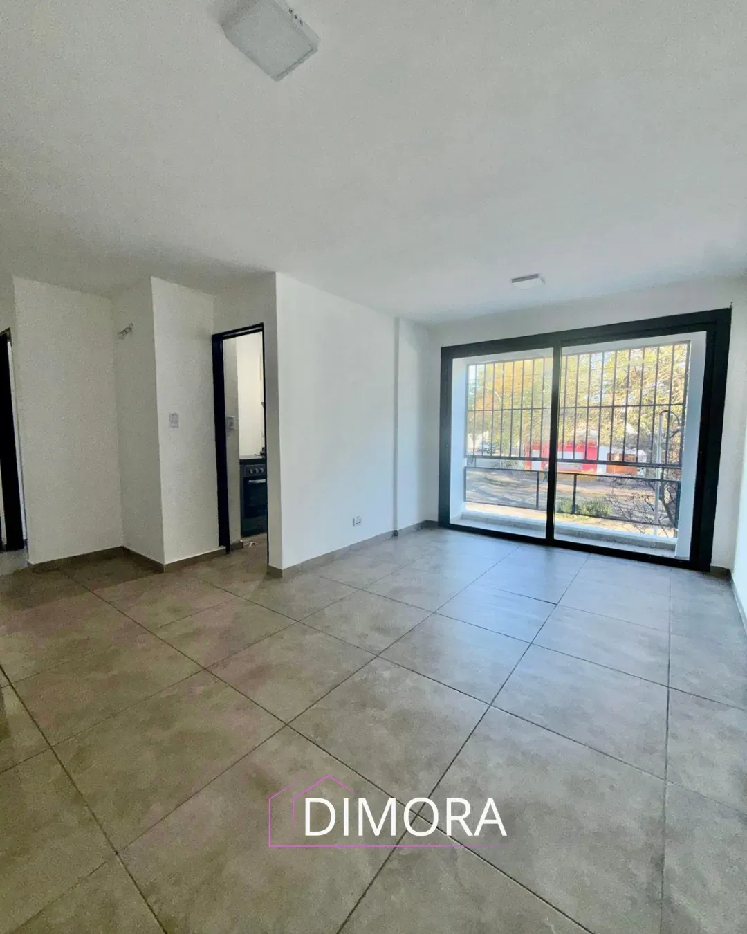 ALQUILER- IMPERDIBLE DEPTO A METROS DE NUEVO CENTRO SHOPPING: 1 DORMITORIO, 1 BAÑO, BALCON, COCINA, LIVING COMEDOR... Y ¡MUCHO MAS!