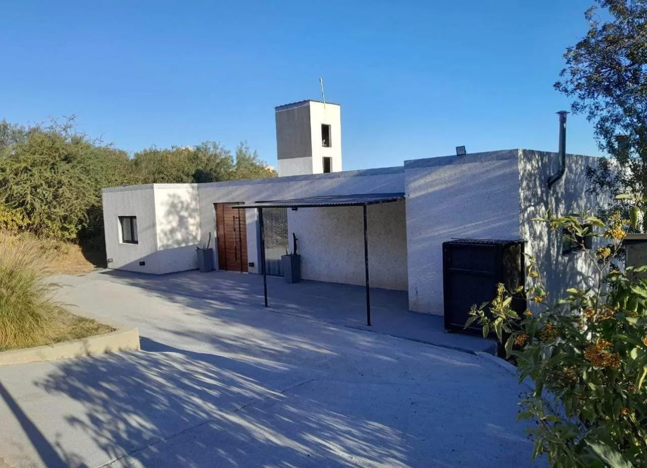 VENTA CASA 3 DORM PILETA LOTE 1100M2 APTA CREDITO- SIERRA NUEVA MENDIOLAZA