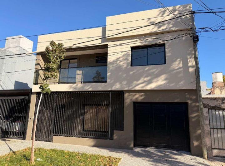 Casa · 160m² · 6 Ambientes · 1 Cochera