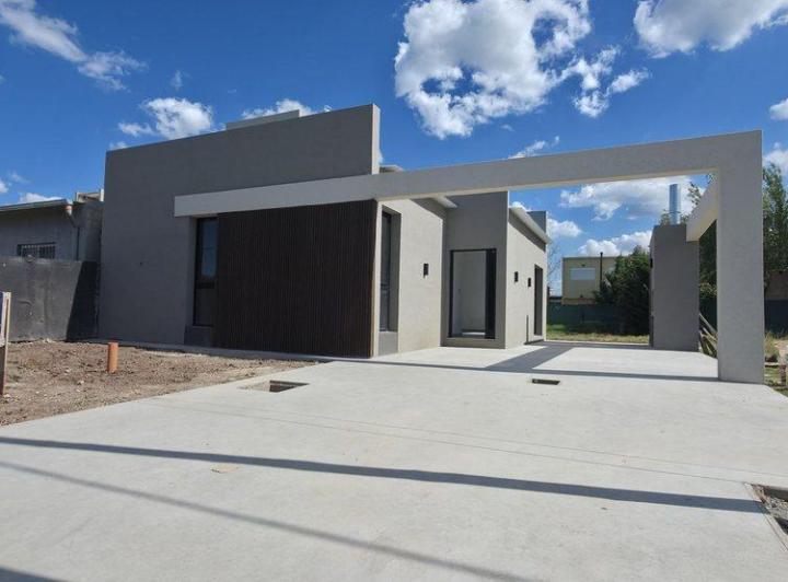 Casa · 73m² · 3 Ambientes · 2 Cocheras