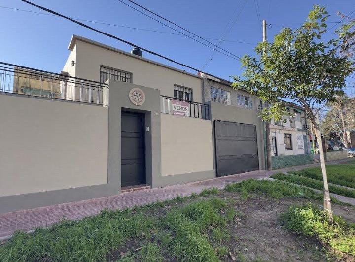 Casa · 82m² · 4 Ambientes · 1 Cochera