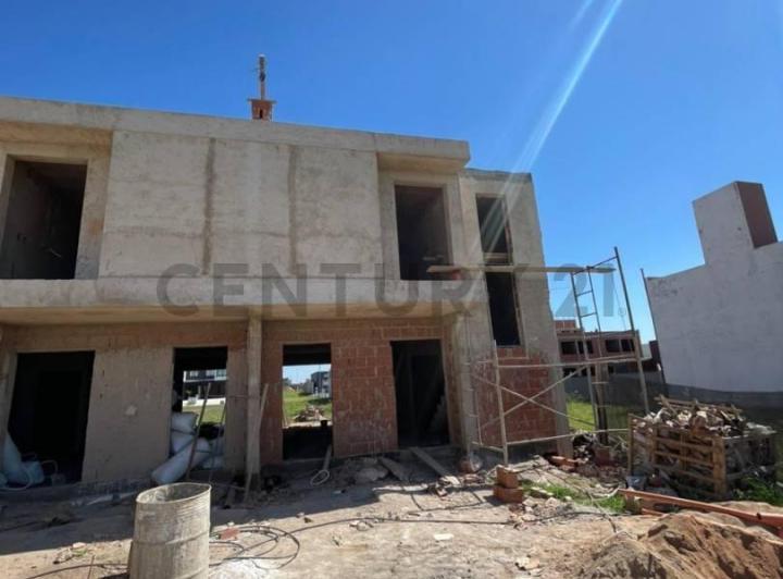 Casa · 118m² · 4 Ambientes · 2 Cocheras