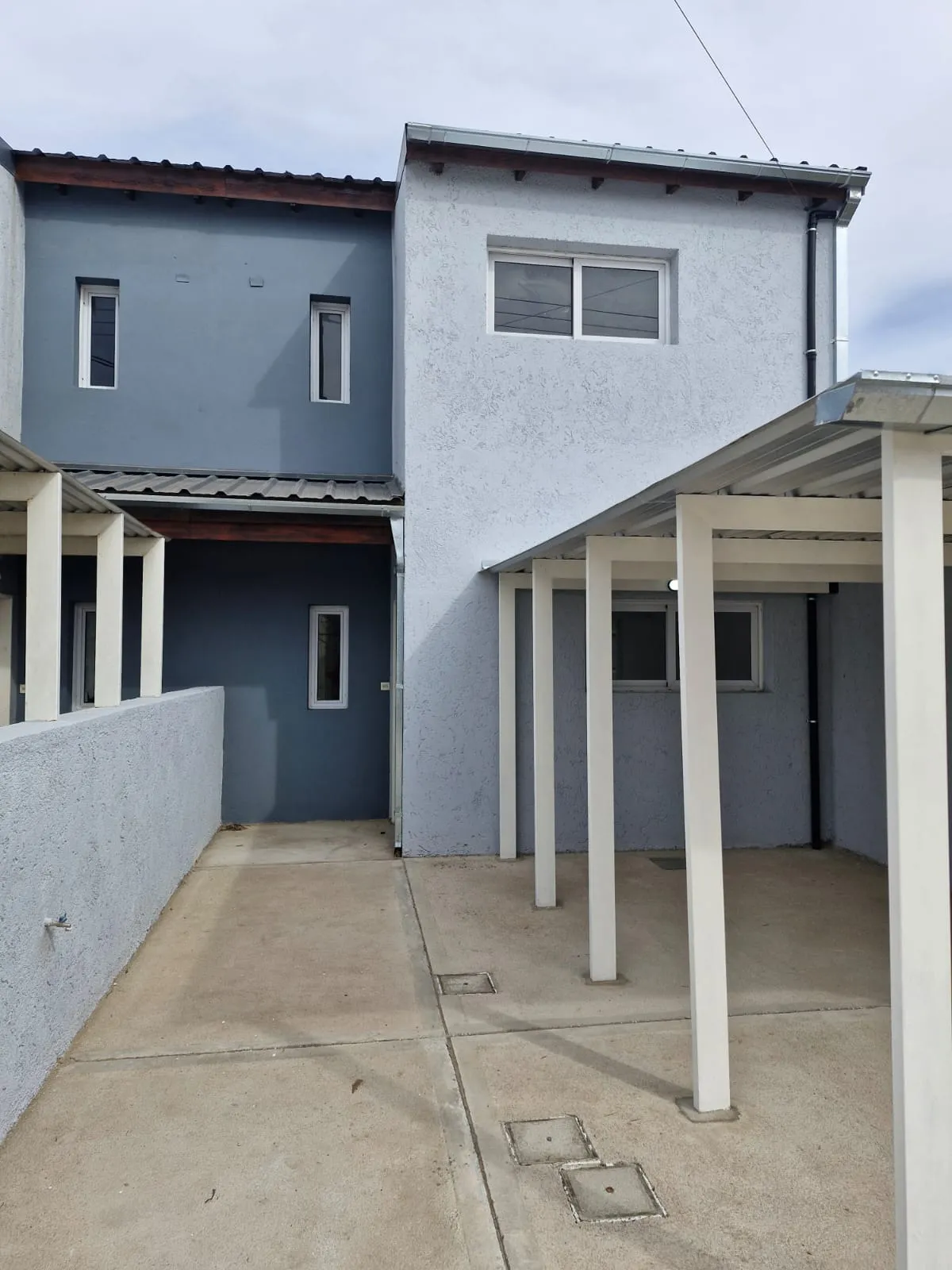 DUPLEX VALLE CERCANO DOS DORMITORIOS, PATIO, COCHERA, REMODELADO.