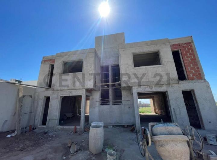 Casa · 118m² · 4 Ambientes · 2 Cocheras