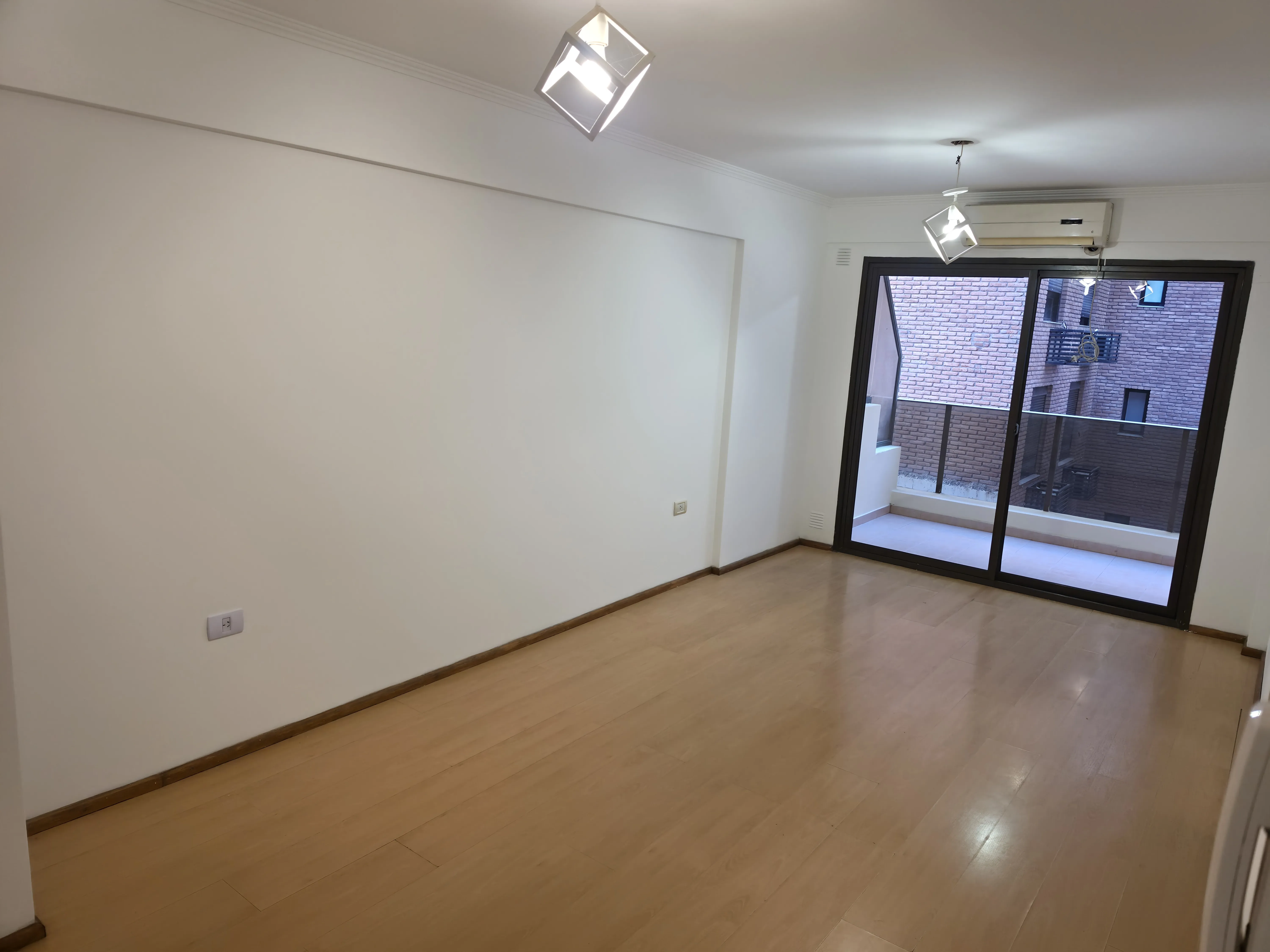 Departamento Sobre Calle Ituzaingó Casi San Lorenzo