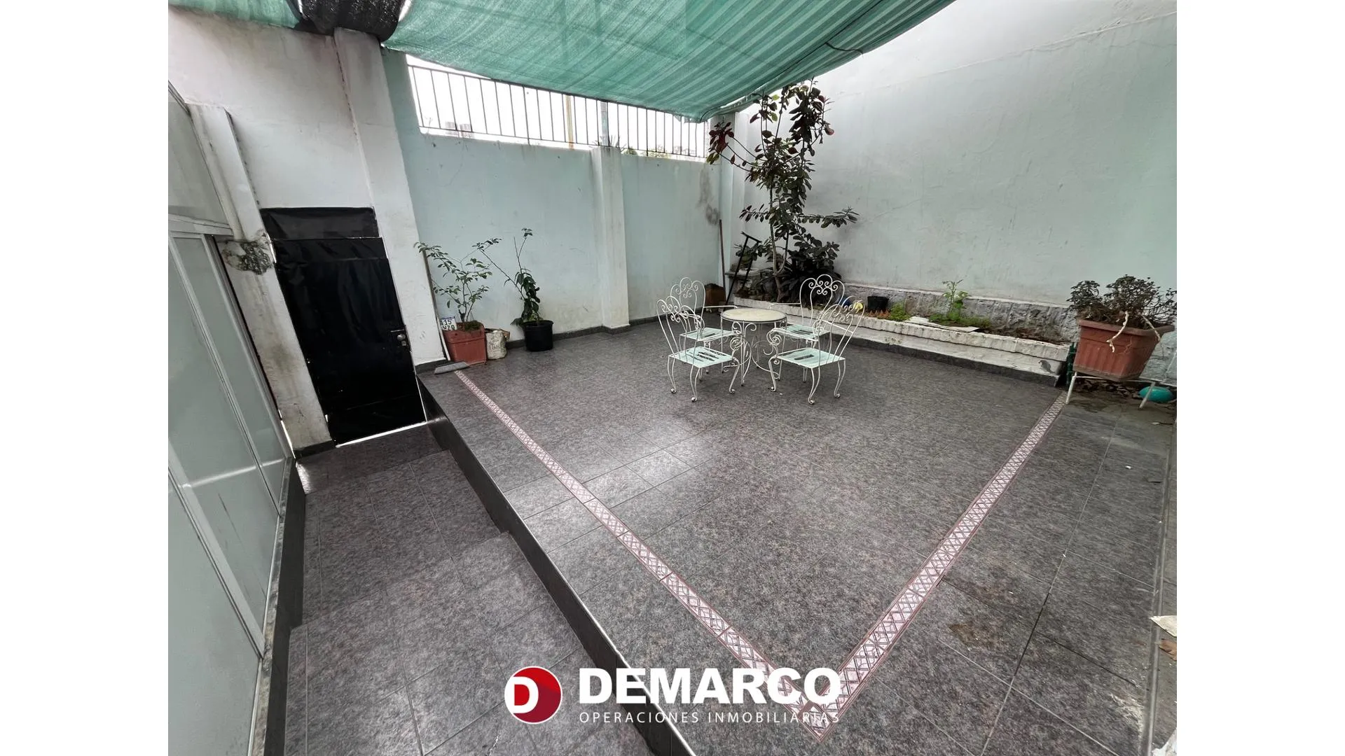 5 Ambientes, casa en 1 planta, sobre lote propio 8.66x37.-