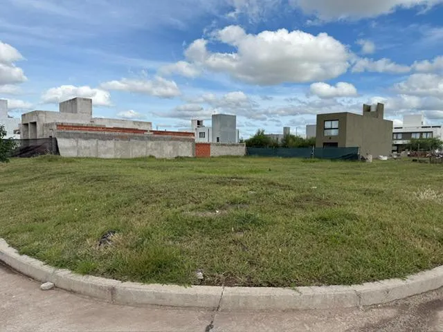 VENTA LOTE ESQUINA EN DOCTA BOULEVAR APTO DUPLEX
