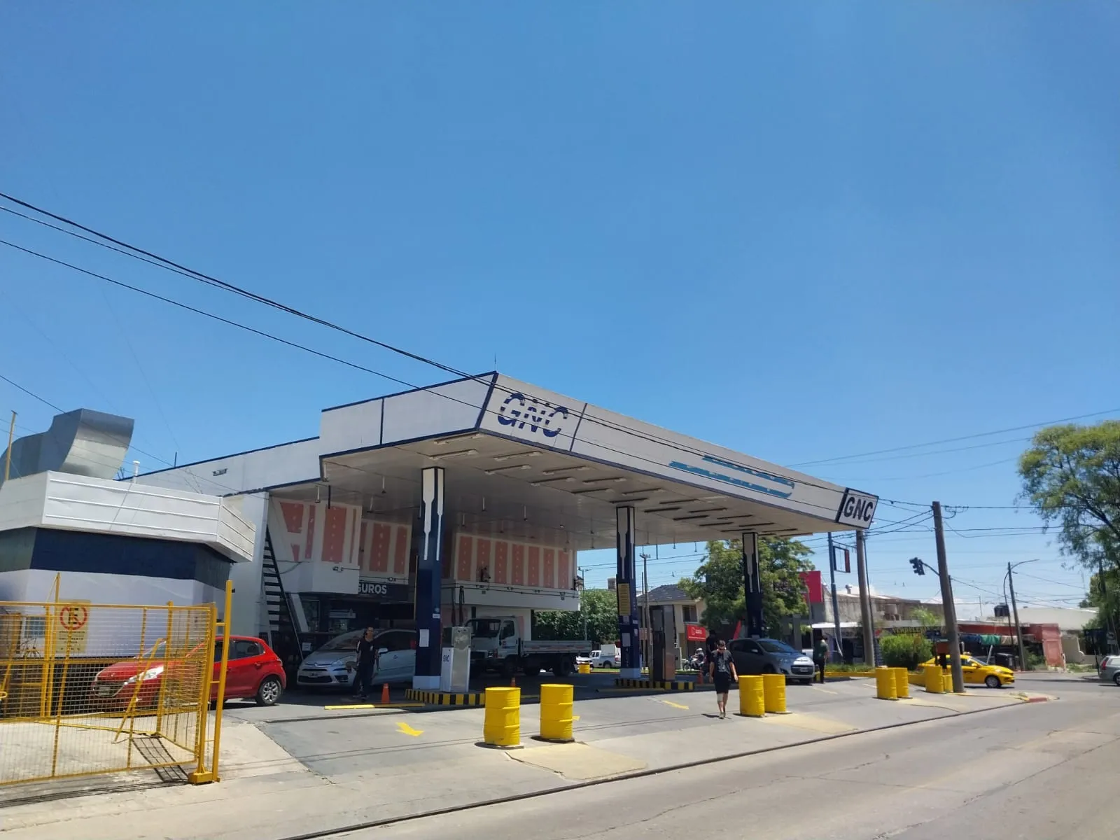 Vendo Terreno esquina 840m2 Av. Fuerza Aerea y P Lozano *ex GNC