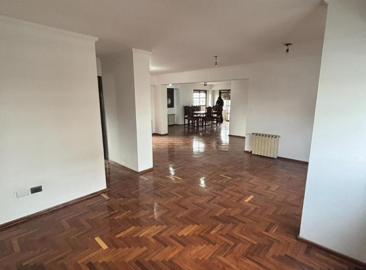 Departamento · 220m² · 7 Ambientes · 2 Cocheras