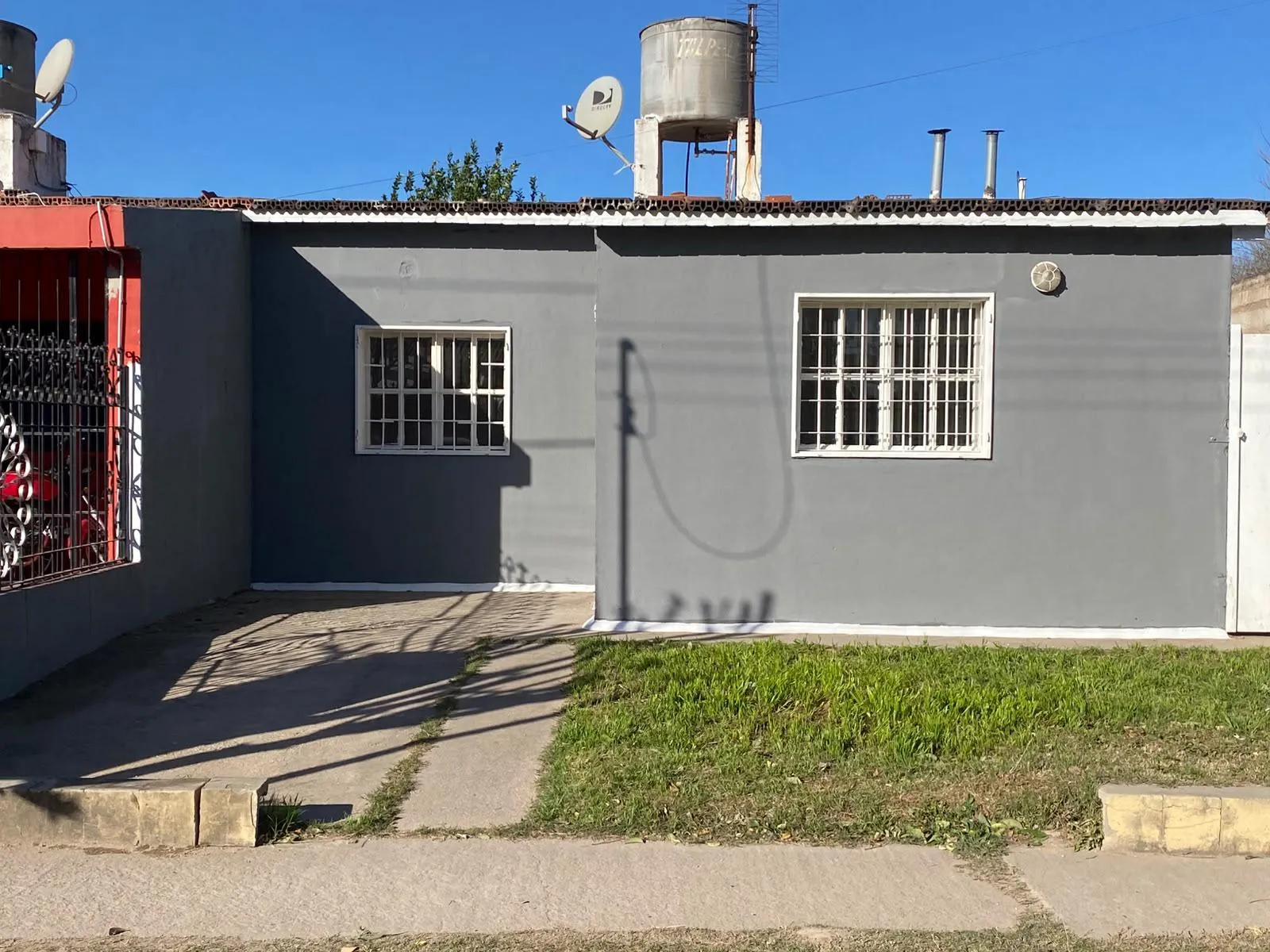 GMLPROPIEDADES ALQUILA CASA EN BARRIO ALMIRANTE BROWN (IPV) DE 1 DORMITORIO