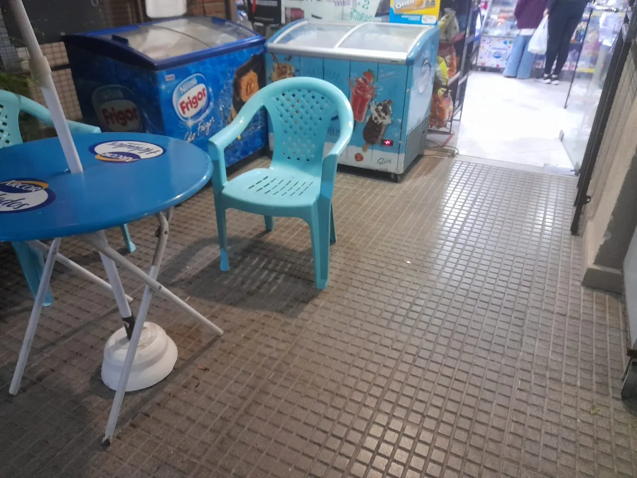 Vendo Fondo de Comercio rubro Maxi-kiosco en barrio Nueva Córdoba