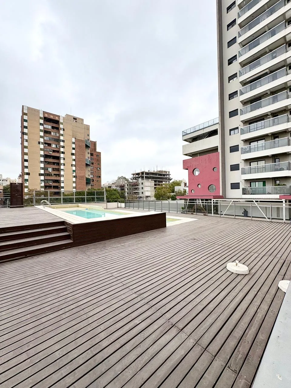 Alquilo Alberdi - Dpto. 1dor C/ Balcón, Pileta, Gym, Sum, Cochera opcional.