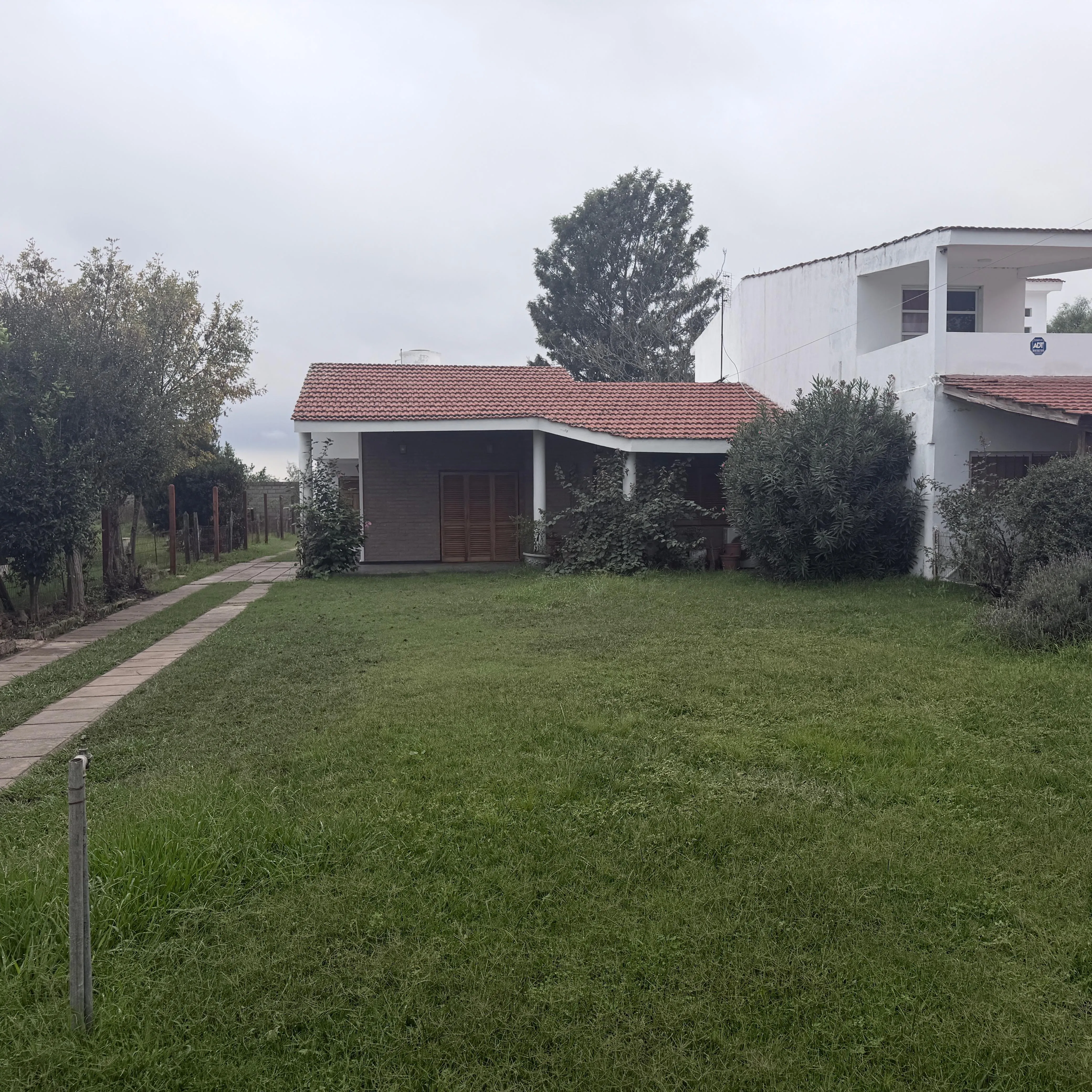 Casa de 3 Dormitorios con Parque – Apto Mascotas