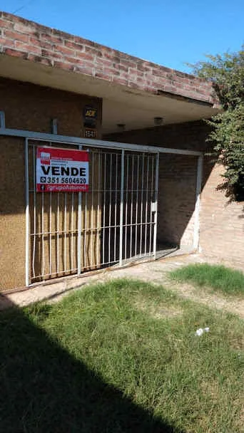 Se vende amplia casa en zona Ruta 20