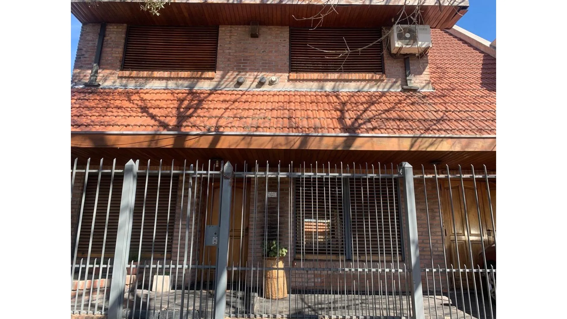 Casa 6 ambientes Barrio Malvinas