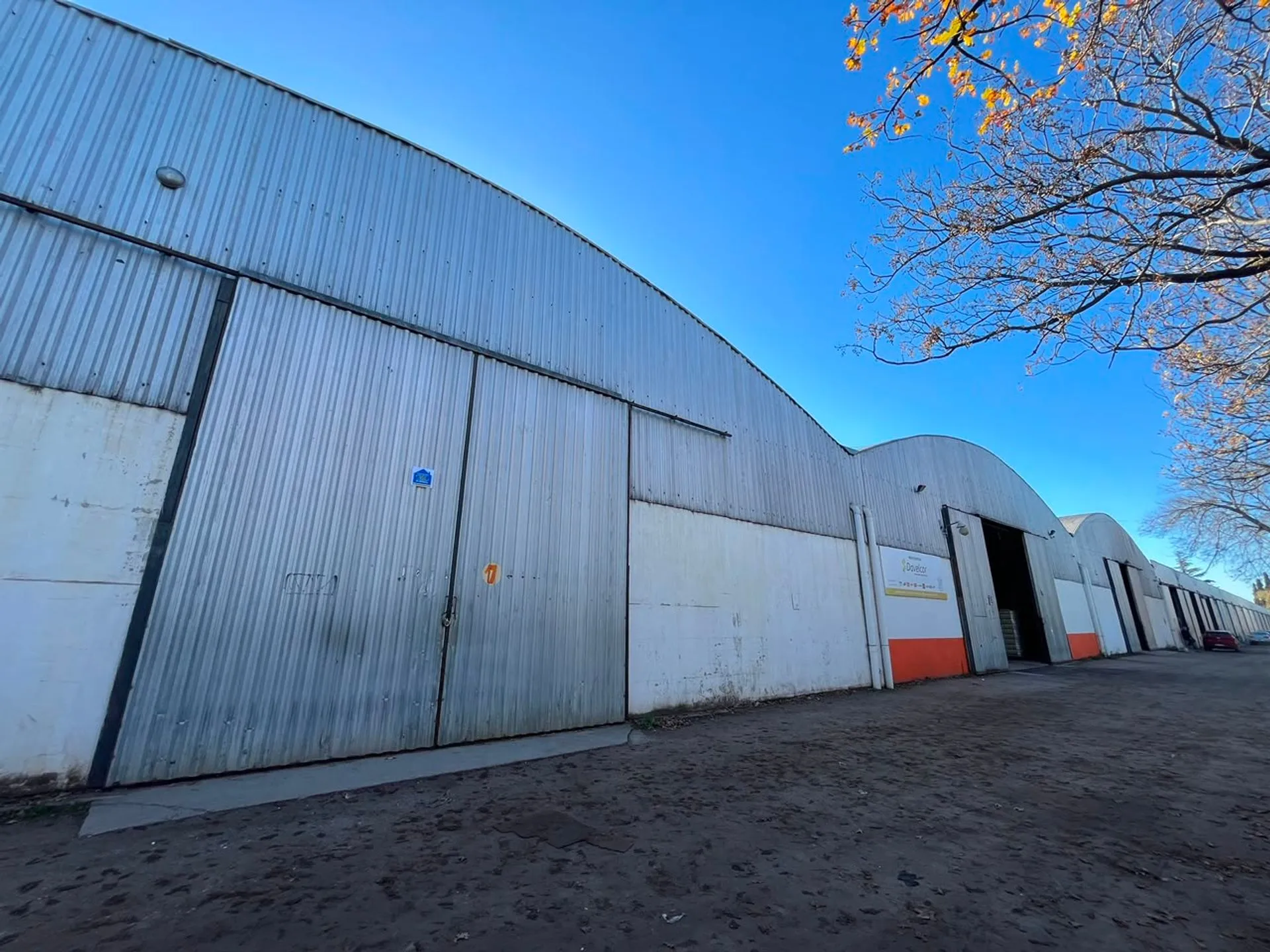 OPORTUNIDAD! GRAN PREDIO DE 20 NAVES INDUSTRIALES EXC RENTABILIDAD