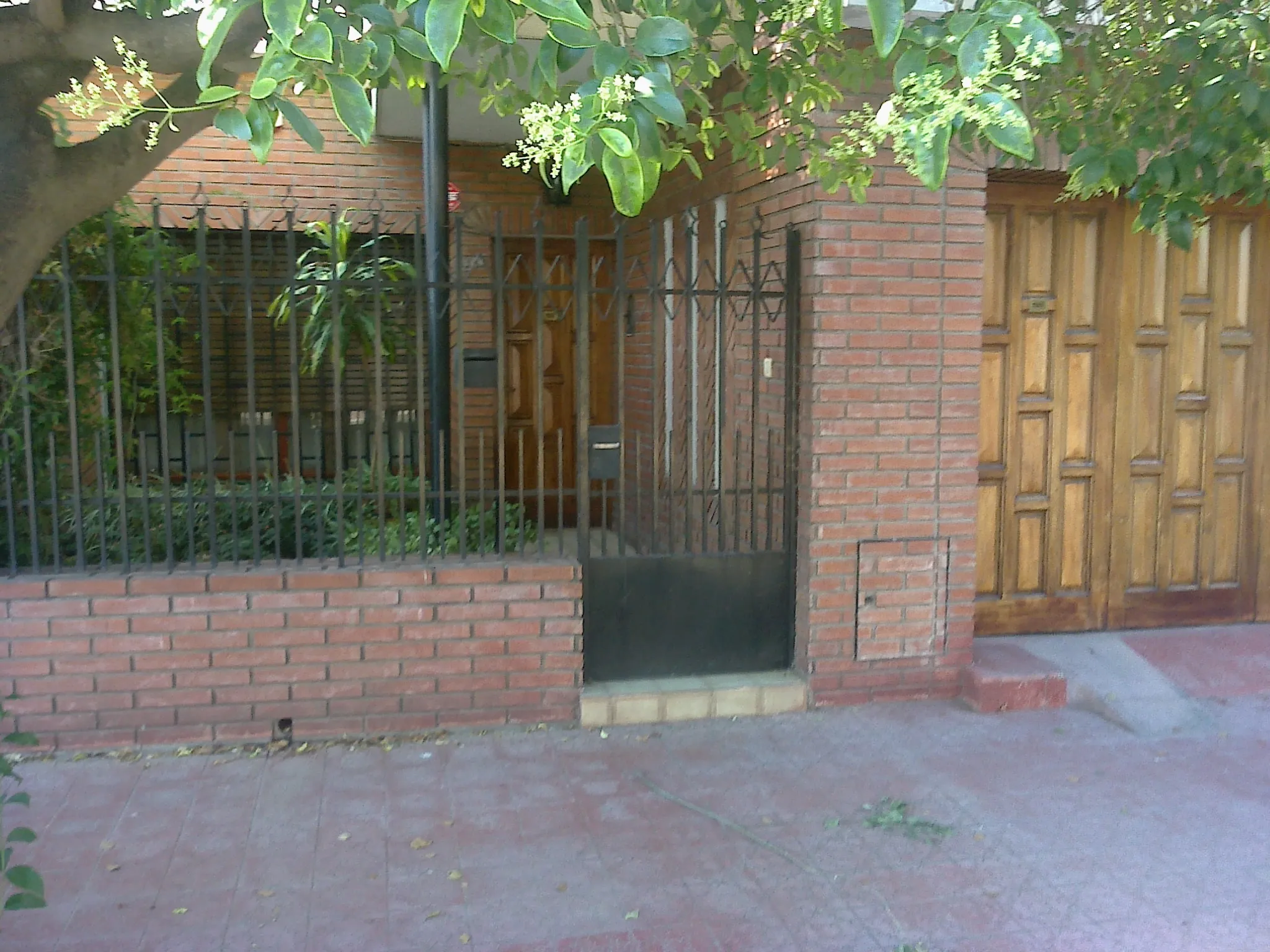 Casa P. Luis Monti 2249, 2 dormitorios cochera y patio