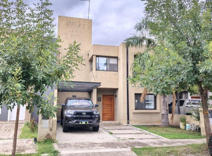 Casa · 127m² · 6 Ambientes · 1 Cochera