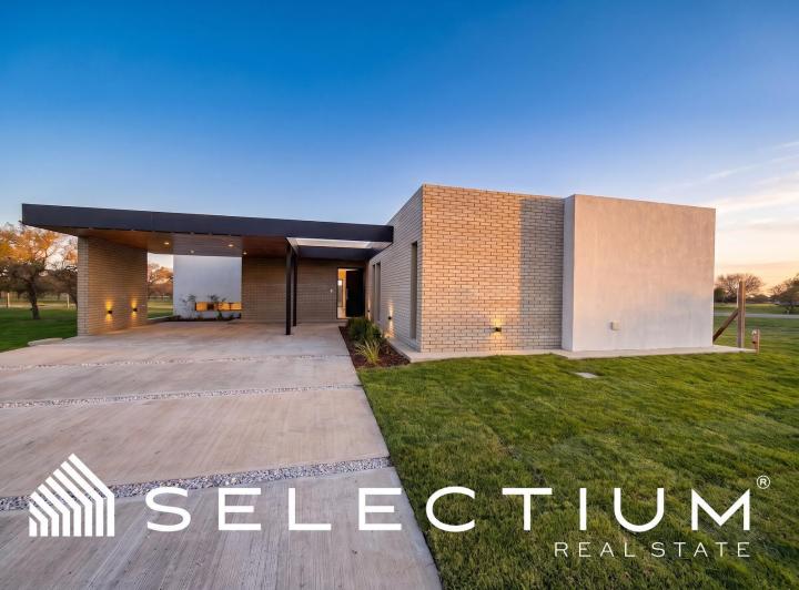 Casa · 240m² · 6 Ambientes · 2 Cocheras