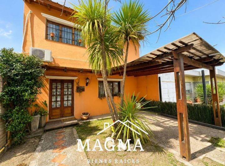 Casa · 160m² · 10 Ambientes · 1 Cochera