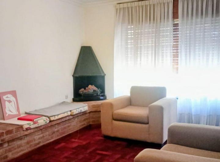 Casa · 230m² · 9 Ambientes · 1 Cochera