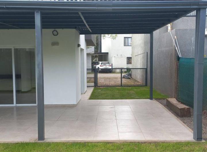 Casa · 160m² · 7 Ambientes · 1 Cochera