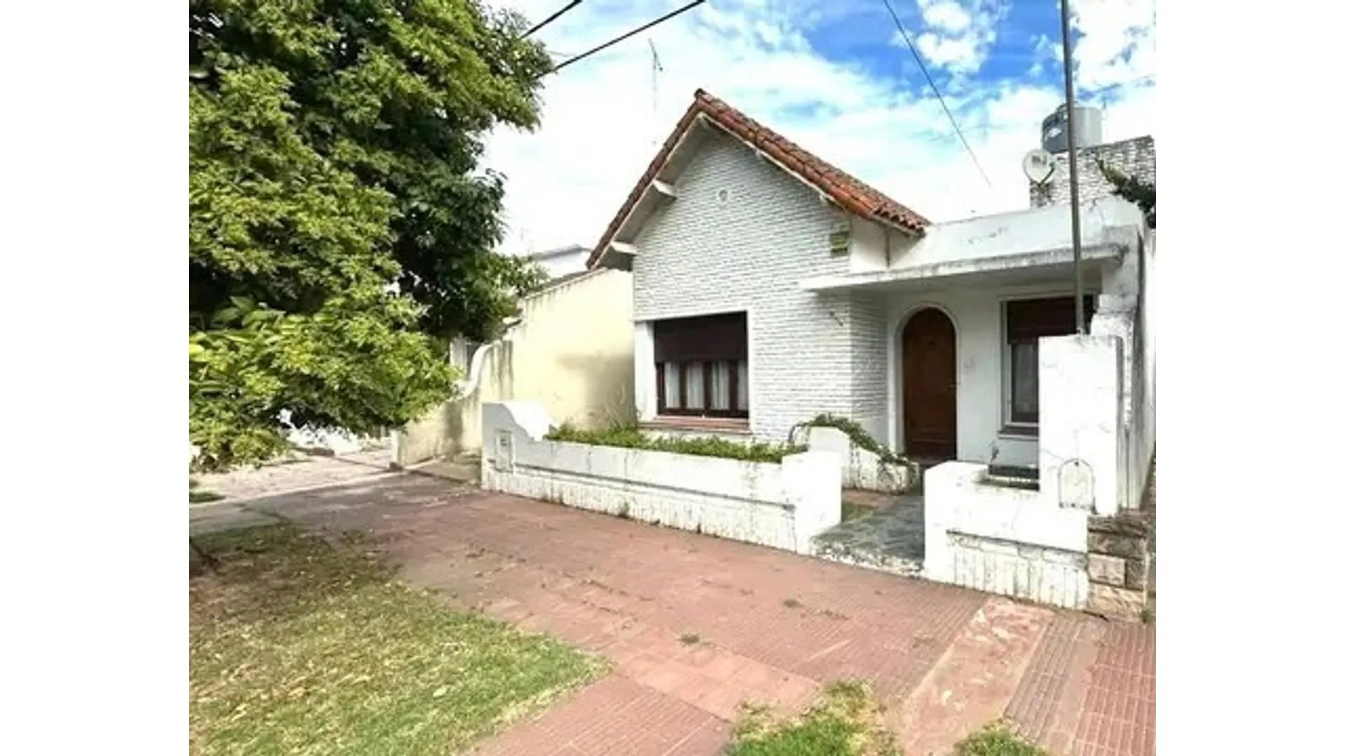 CASA EN ZONA CENTRICA - 2 DORM - PILETA