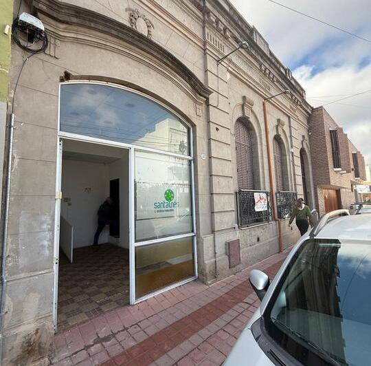 Casa · 340m² · 6 Ambientes · 1 Cochera