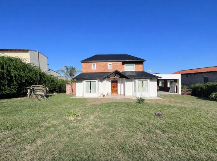 Casa · 353m² · 5 Ambientes · 2 Cocheras