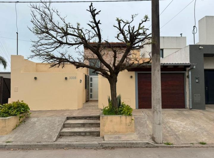 Casa · 225m² · 4 Ambientes · 1 Cochera