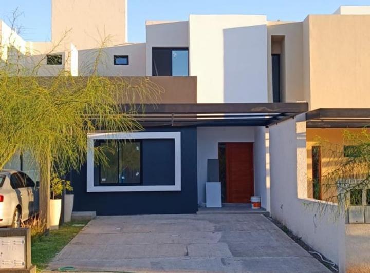 Casa · 166m² · 4 Ambientes · 2 Cocheras