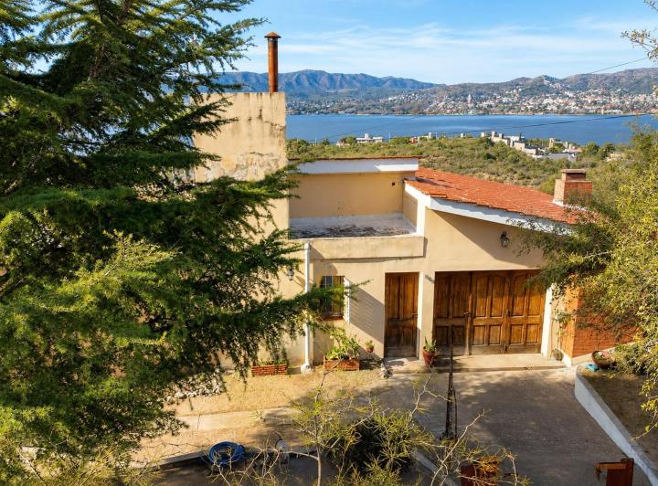 Casa · 160m² · 5 Ambientes · 1 Cochera
