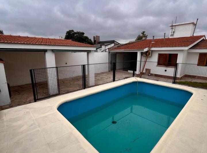 Consultorio · 148m² · 4 Dormitorios · 2 Cocheras