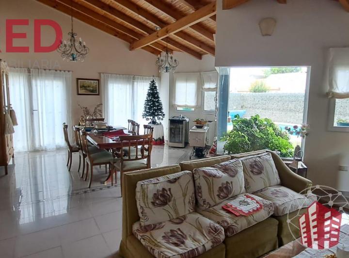 Casa · 360m² · 7 Ambientes · 2 Cocheras