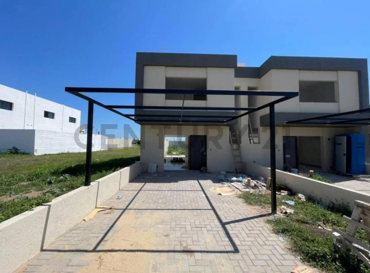 Casa · 118m² · 4 Ambientes · 2 Cocheras