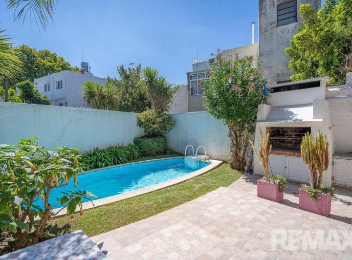 Casa · 350m² · 6 Ambientes · 2 Cocheras
