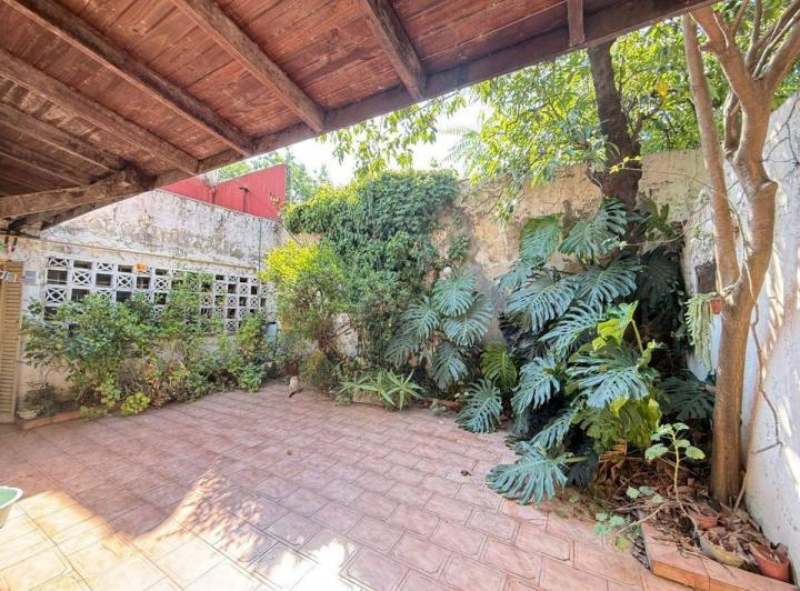 Casa · 214m² · 4 Ambientes · 2 Cocheras