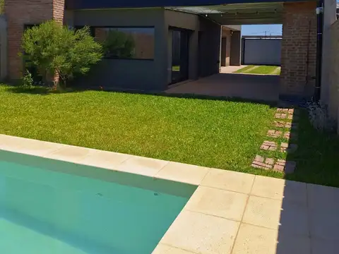 Casa en Venta en Pueblo Esther, Rosario