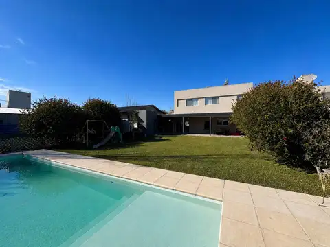 Casa en Venta en Punta Chacra, Roldan