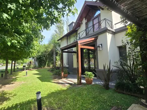 Casa en Venta en Pueblo Esther, Rosario