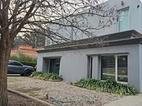 Casa en Alquiler en Barrancas De San Benito, Barrio Chapadmalal