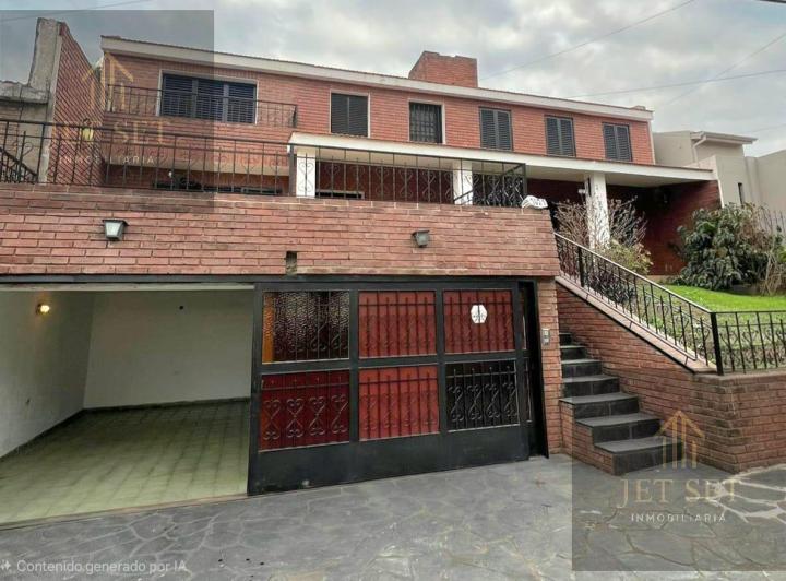 Casa · 333m² · 9 Ambientes · 2 Cocheras