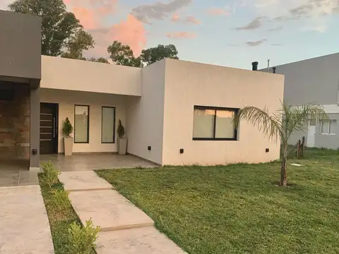 Casa en Alquiler en La Magdalena, Canning