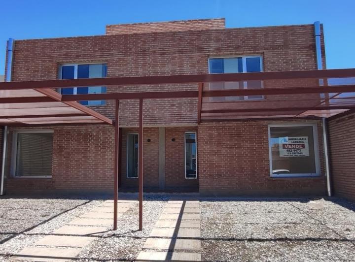 Casa · 180m² · 5 Ambientes · 2 Cocheras