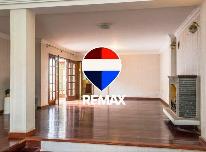 Casa · 300m² · 8 Ambientes · 2 Cocheras